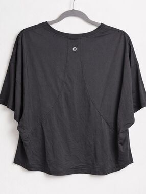 Lululemon Black Oversized Copped Athletic Top. PTP 24